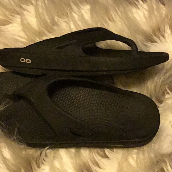 poshmark oofos